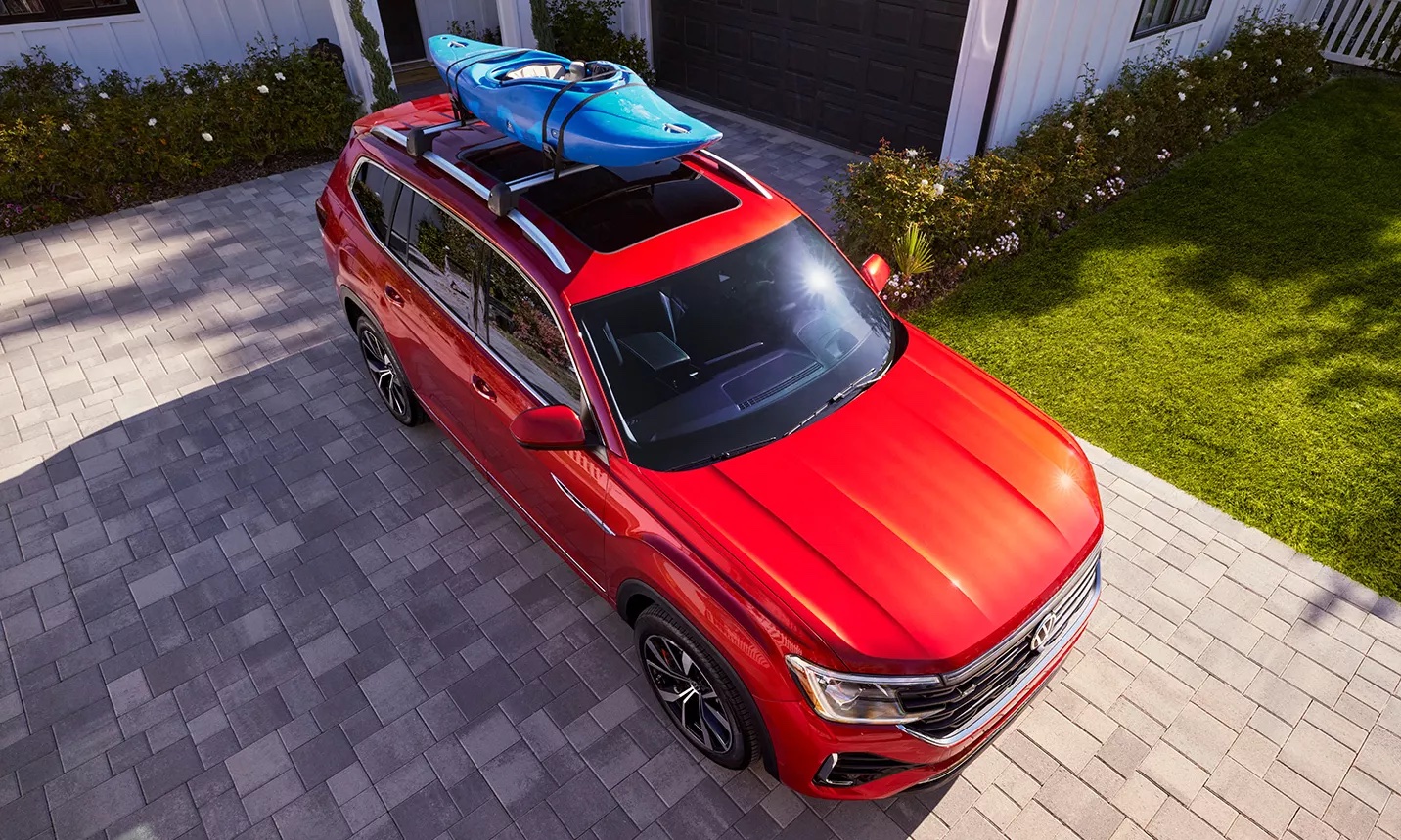 aerieal view of the 2024 VW Atlas with roof rails installed