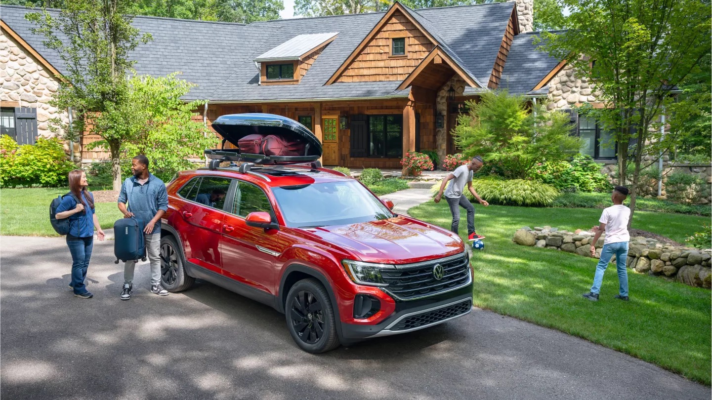 Family loading up 2025 Atlas with accessories in Rockford, IL