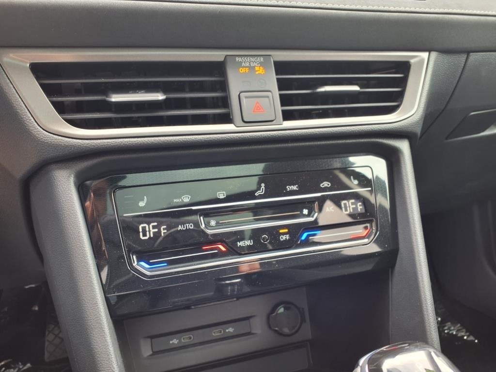 2025 Volkswagen Taos 1.5T SE Black