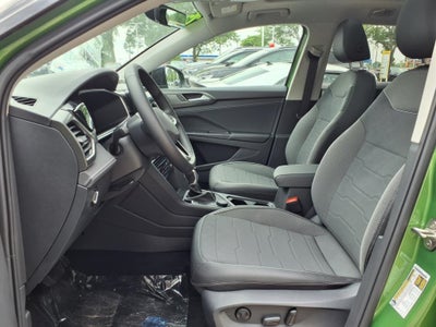 2025 Volkswagen Taos 1.5T SE Black