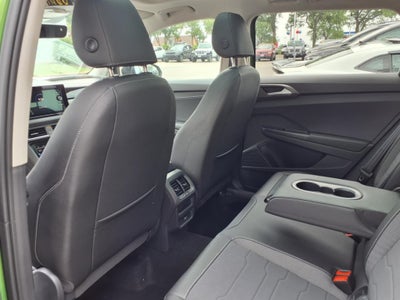 2025 Volkswagen Taos 1.5T SE Black