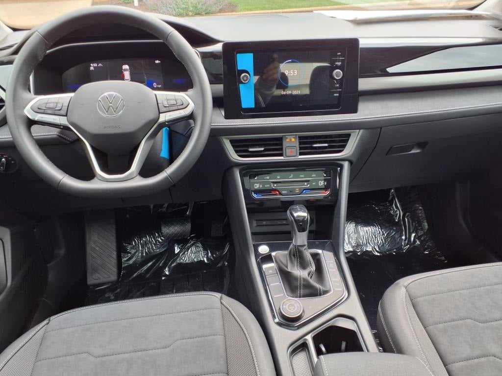 2025 Volkswagen Taos 1.5T SE Black