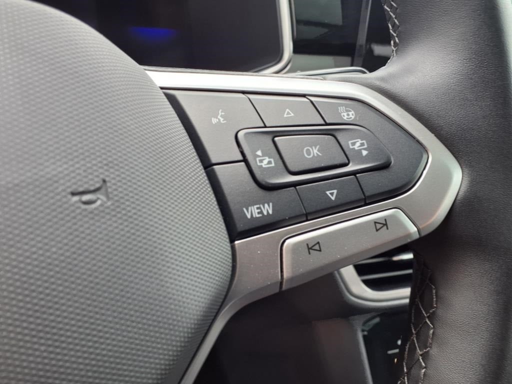 2025 Volkswagen Taos 1.5T SE Black