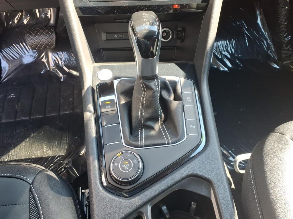 2026 Volkswagen Taos 1.5T SE Black