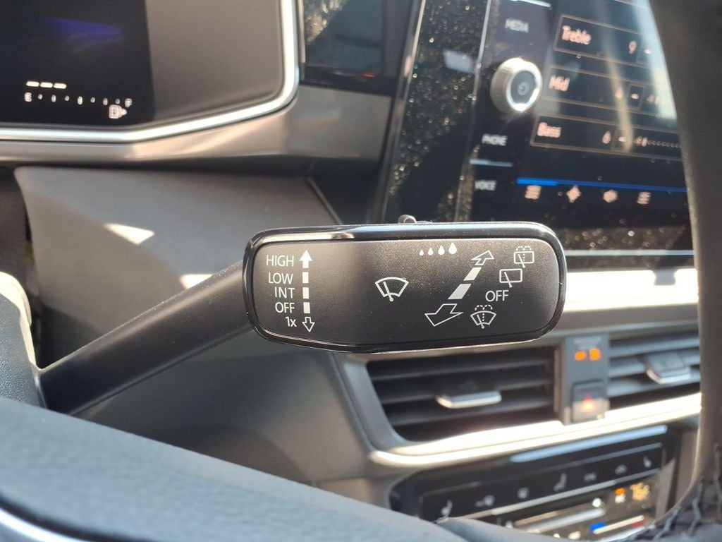 2026 Volkswagen Taos 1.5T SE Black