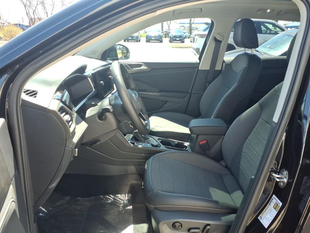 2026 Volkswagen Taos 1.5T SE Black