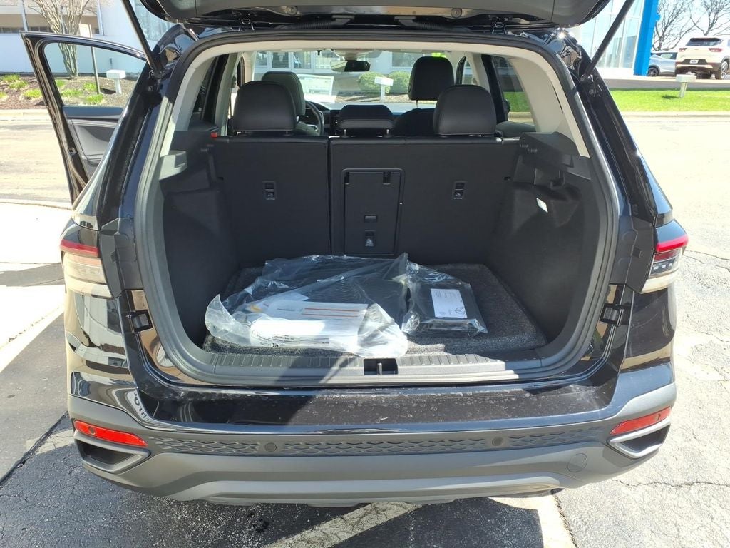 2026 Volkswagen Taos 1.5T SE Black