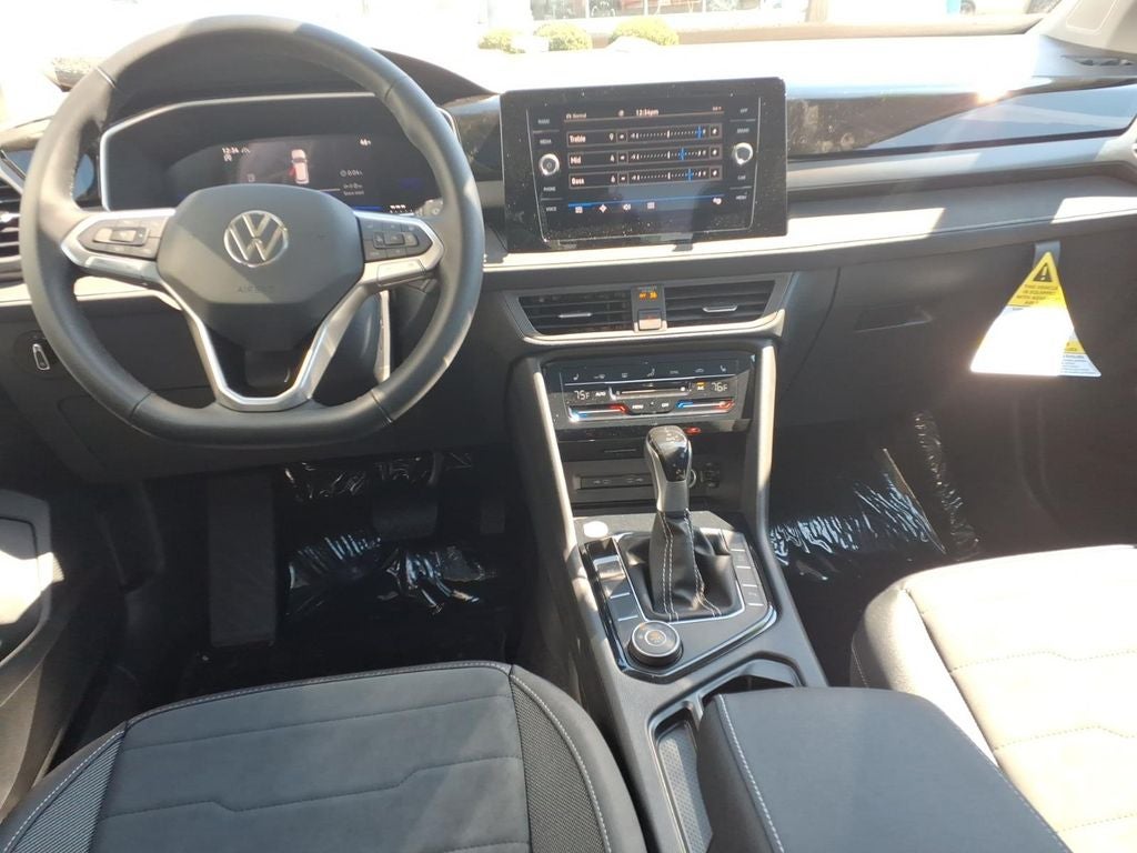 2026 Volkswagen Taos 1.5T SE Black