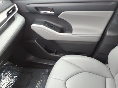 2022 Toyota Highlander Hybrid XLE