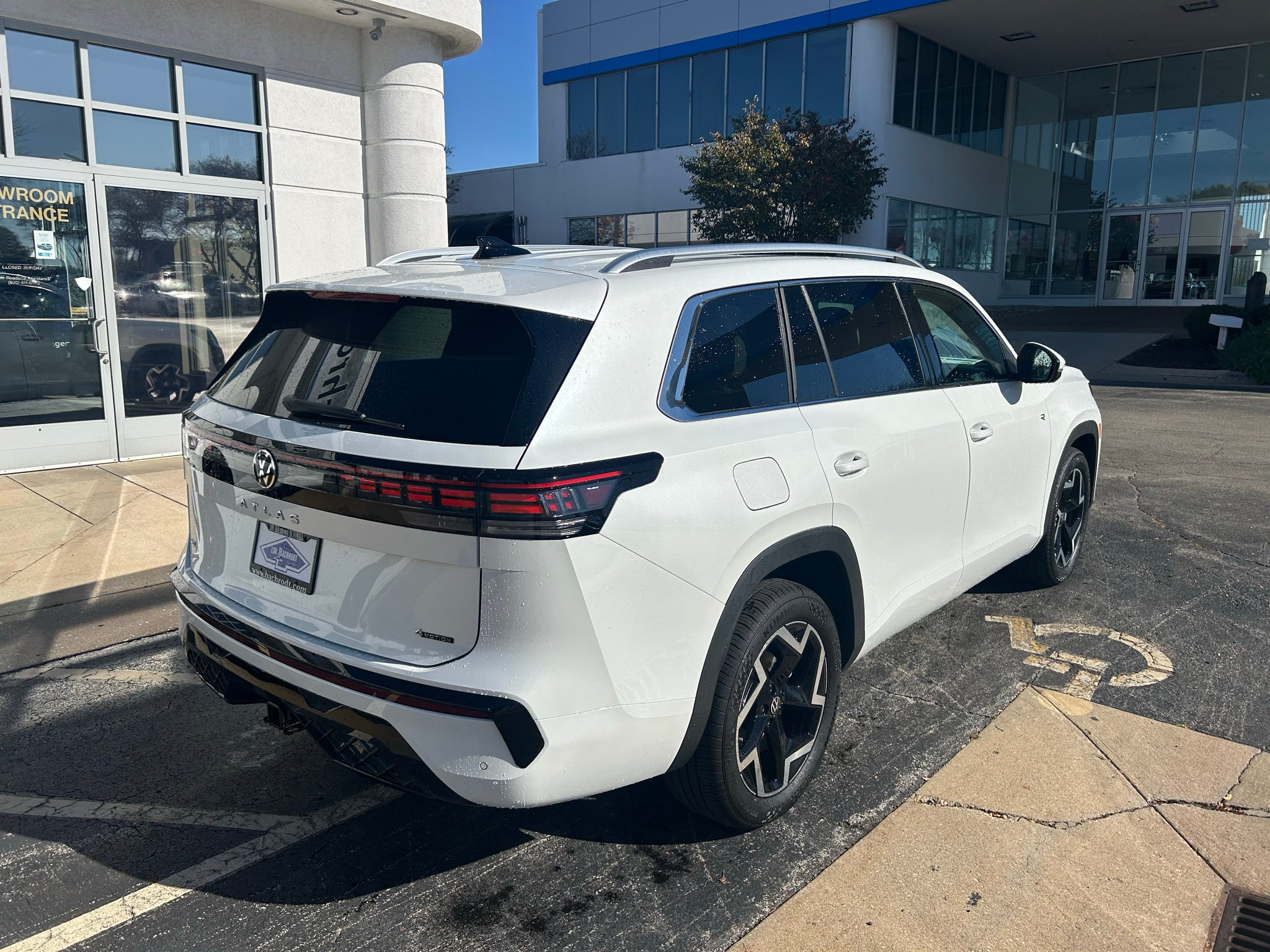 2027 Volkswagen Atlas SEL R-Line