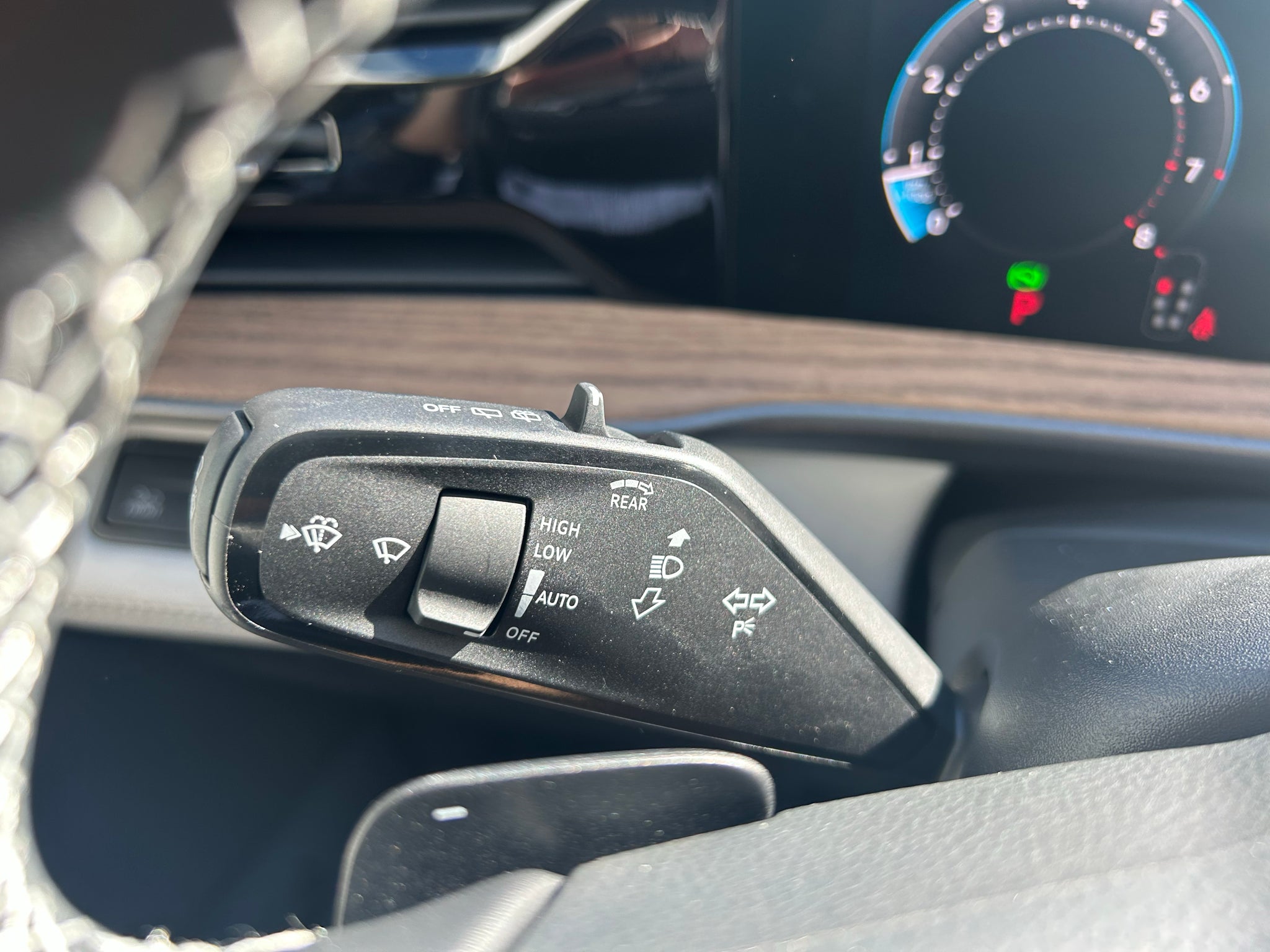 2027 Volkswagen Atlas SE w/Tech w/Sunroof 4Motion
