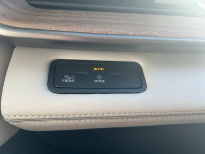 2027 Volkswagen Atlas SE w/Tech w/Sunroof 4Motion