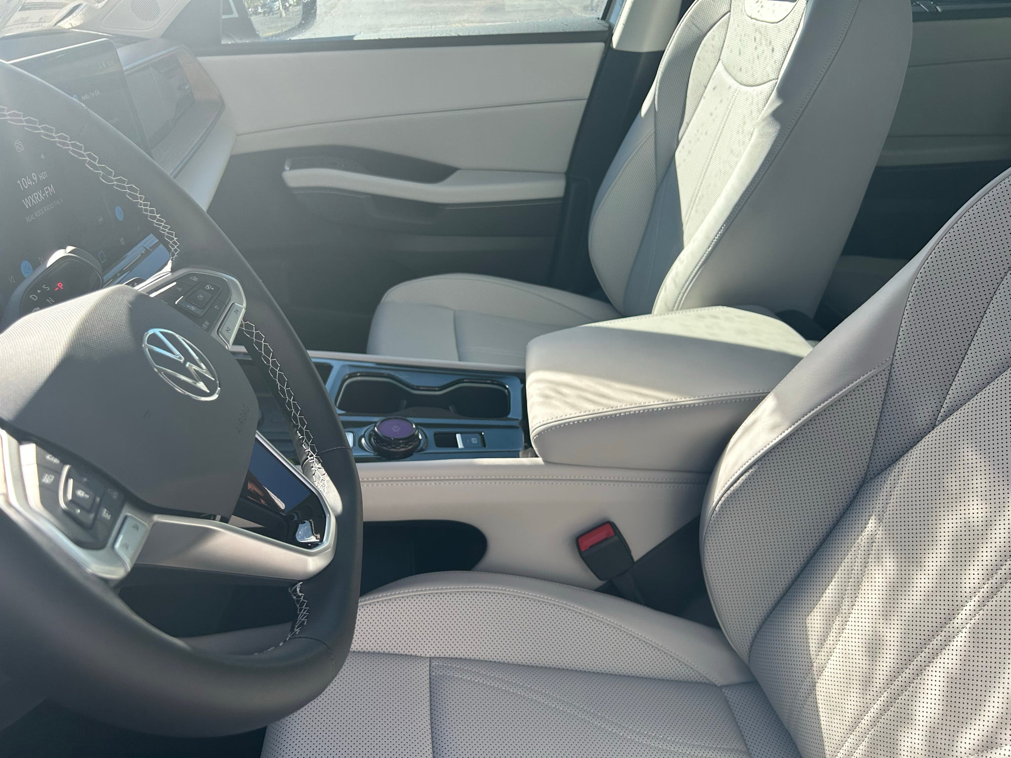2027 Volkswagen Atlas SE w/Tech w/Sunroof 4Motion