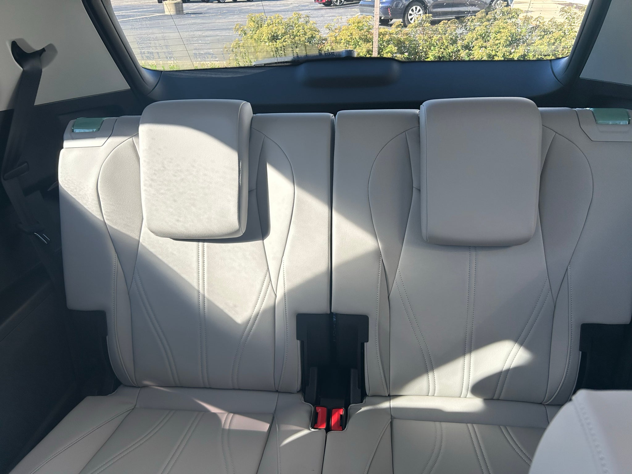 2027 Volkswagen Atlas SE w/Tech w/Sunroof 4Motion