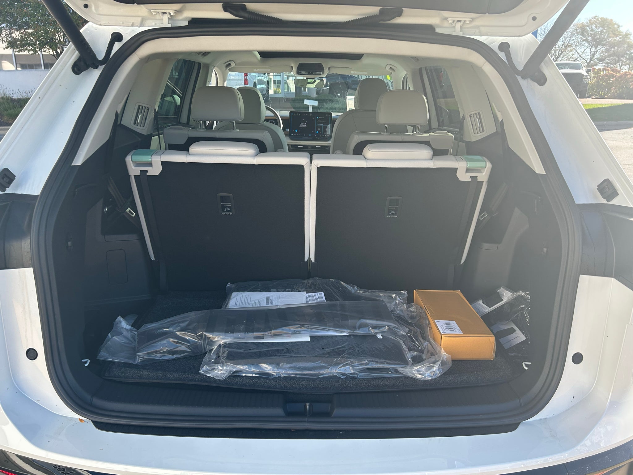 2027 Volkswagen Atlas SE w/Tech w/Sunroof 4Motion