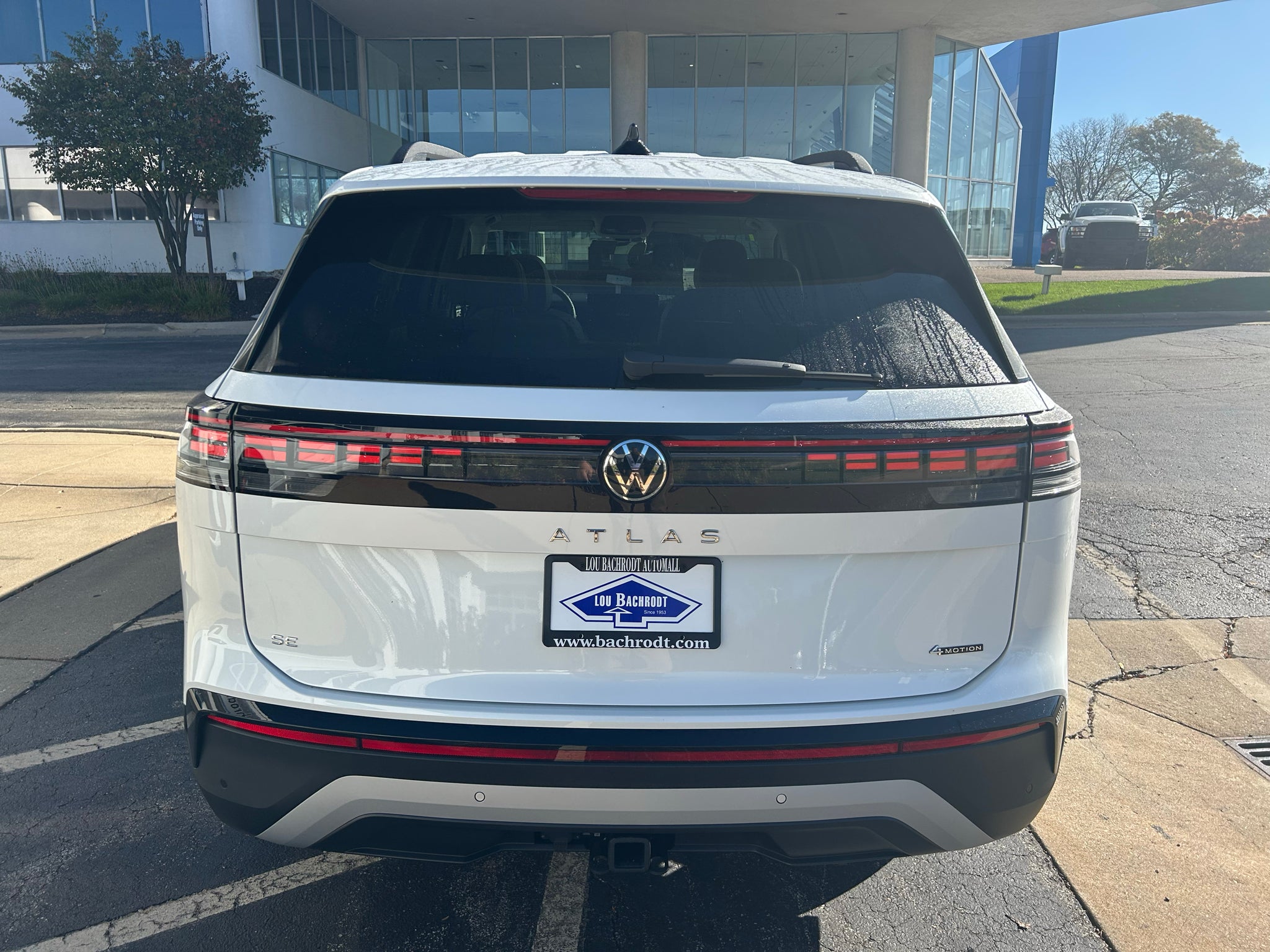 2027 Volkswagen Atlas SE w/Tech w/Sunroof 4Motion