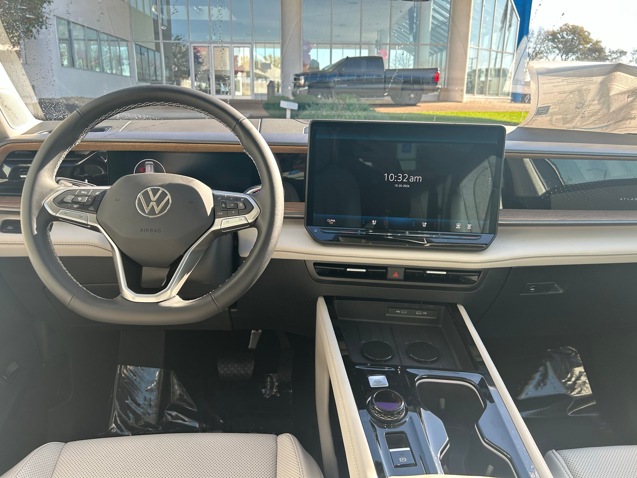 2027 Volkswagen Atlas SE w/Tech w/Sunroof 4Motion