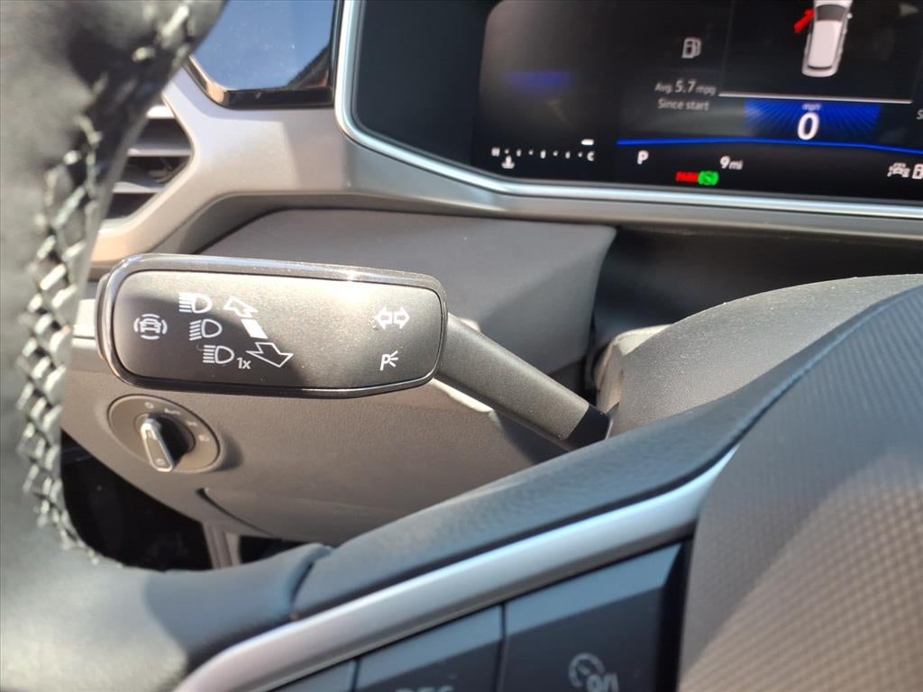 2026 Volkswagen Taos SE Black