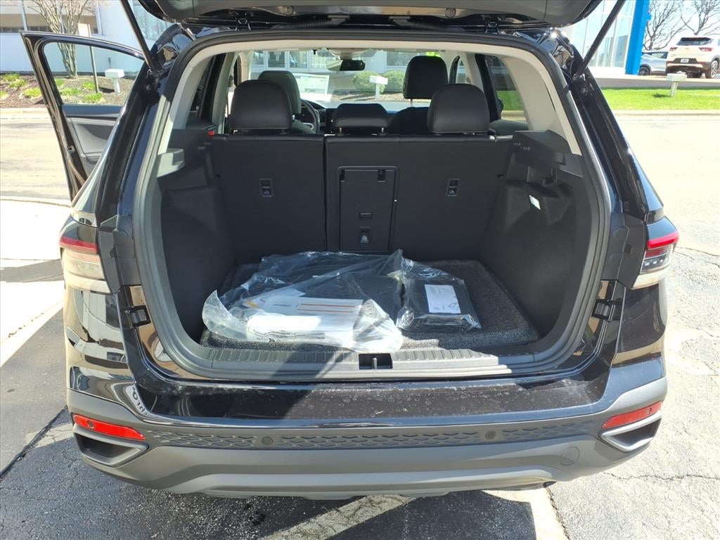 2026 Volkswagen Taos SE Black