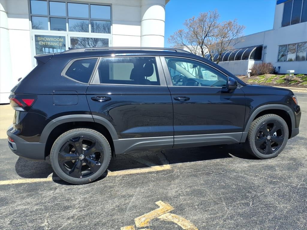 2026 Volkswagen Taos SE Black