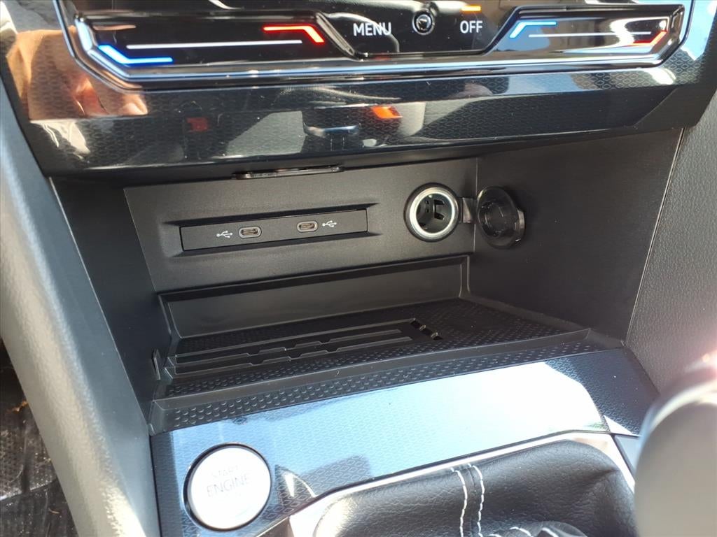 2027 Volkswagen Taos SE Black 4Motion