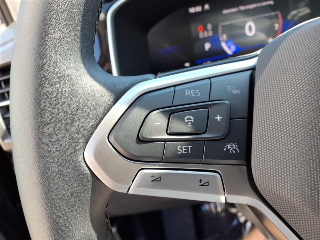 2027 Volkswagen Taos SE Black 4Motion