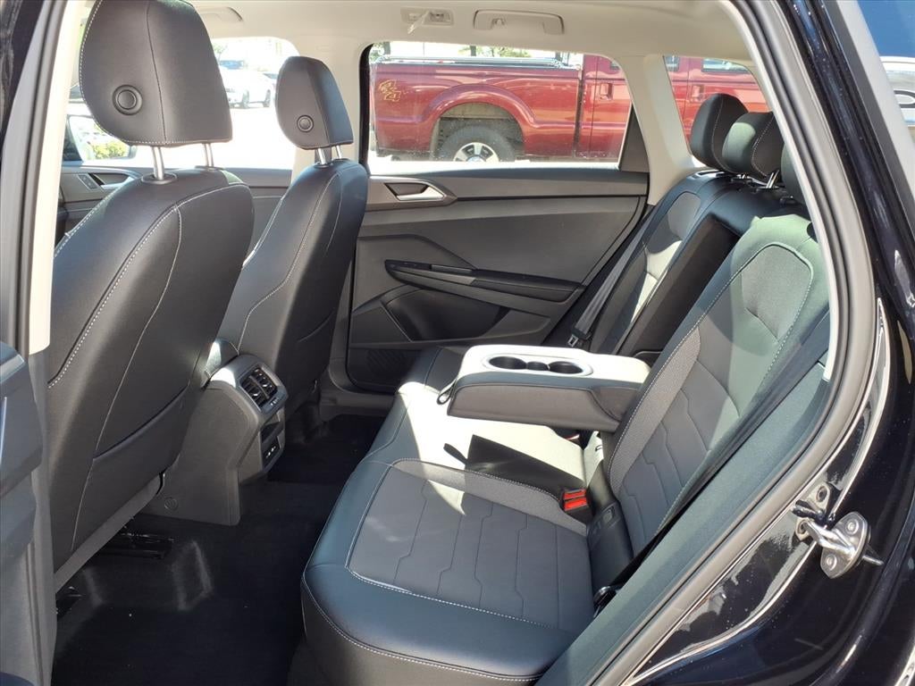 2027 Volkswagen Taos SE Black 4Motion