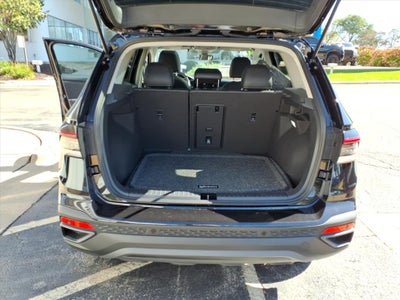 2027 Volkswagen Taos SE Black 4Motion