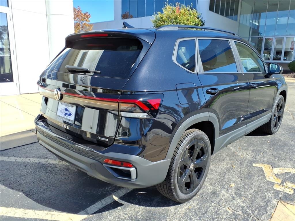 2027 Volkswagen Taos SE Black 4Motion