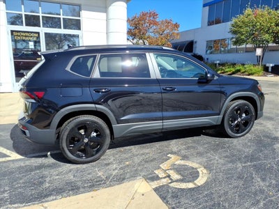 2027 Volkswagen Taos SE Black 4Motion
