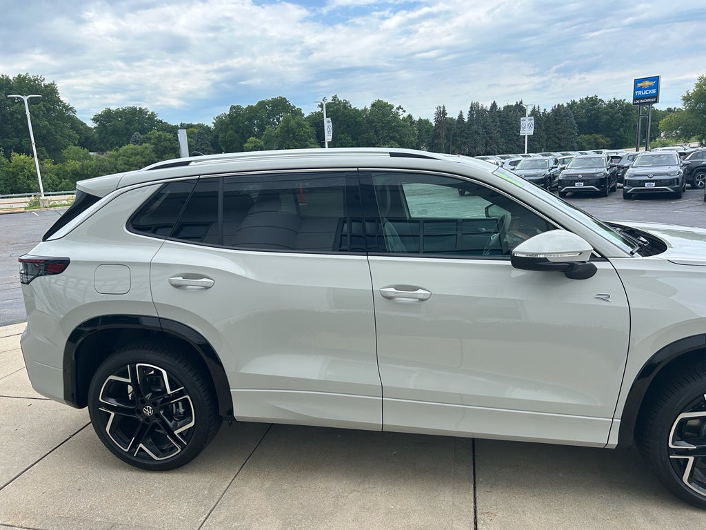 2026 Volkswagen Tiguan SEL R-Line Turbo
