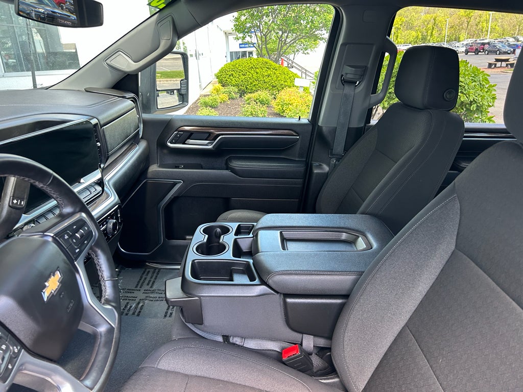 2025 Chevrolet Silverado LT
