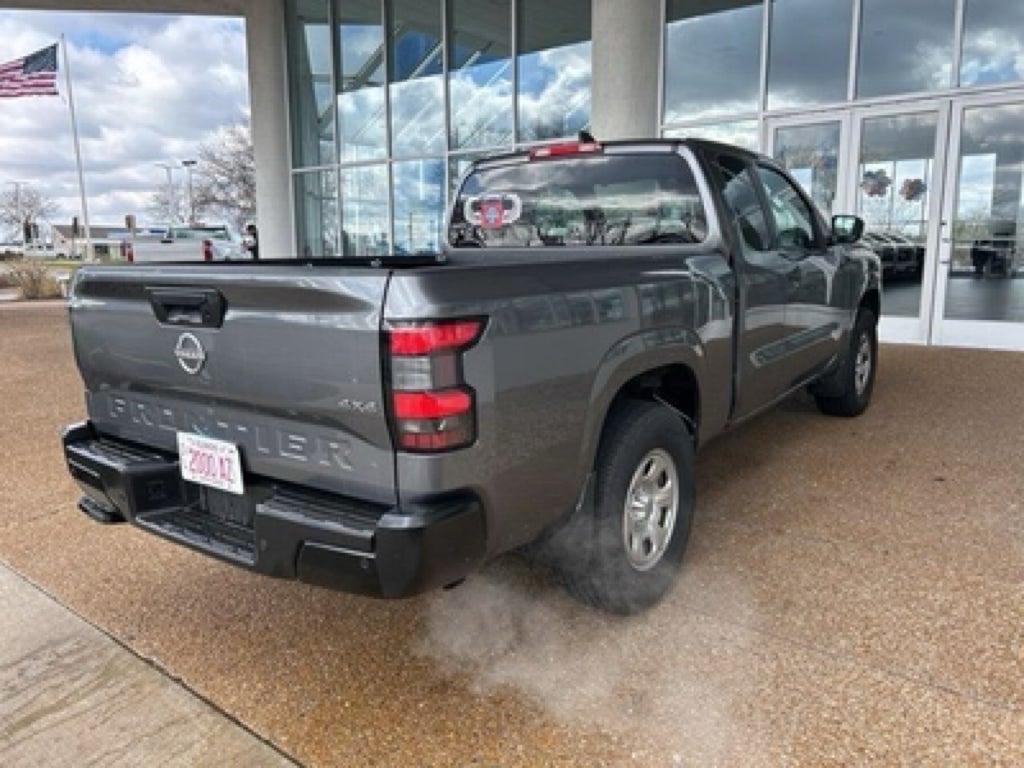 2022 Nissan Frontier S
