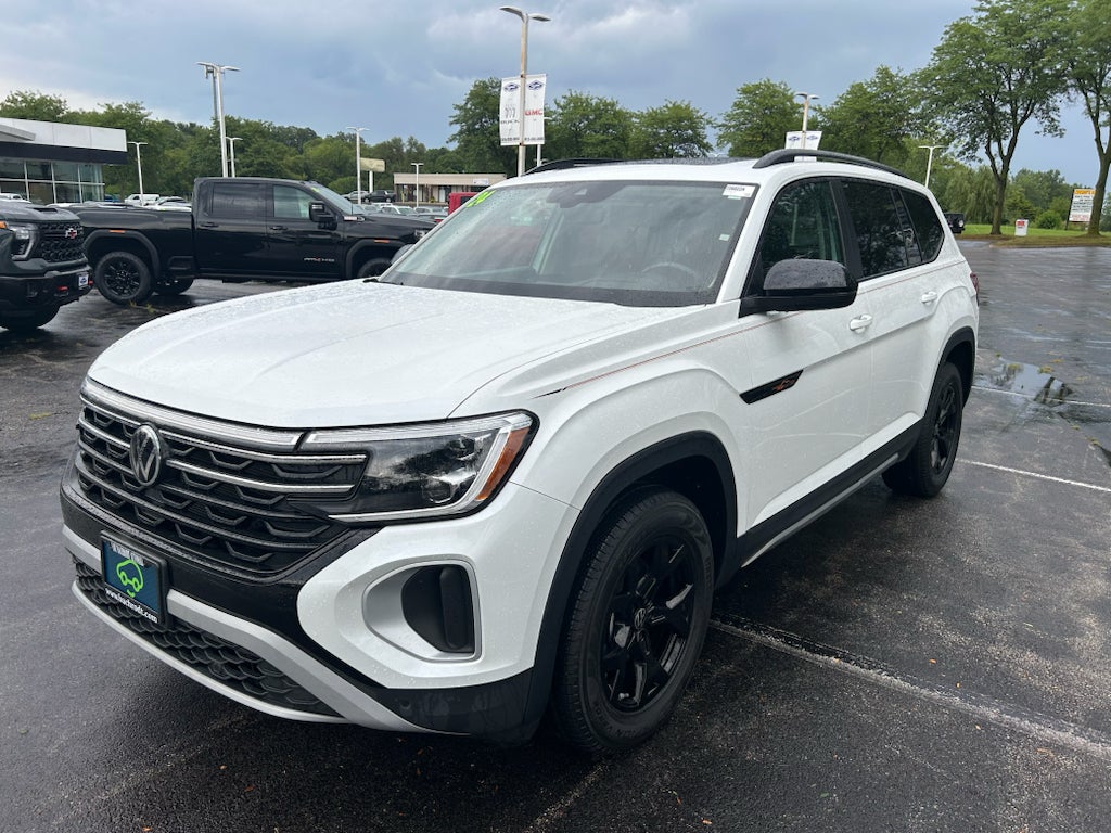 2024 Volkswagen Atlas 2.0T Peak Edition SEL