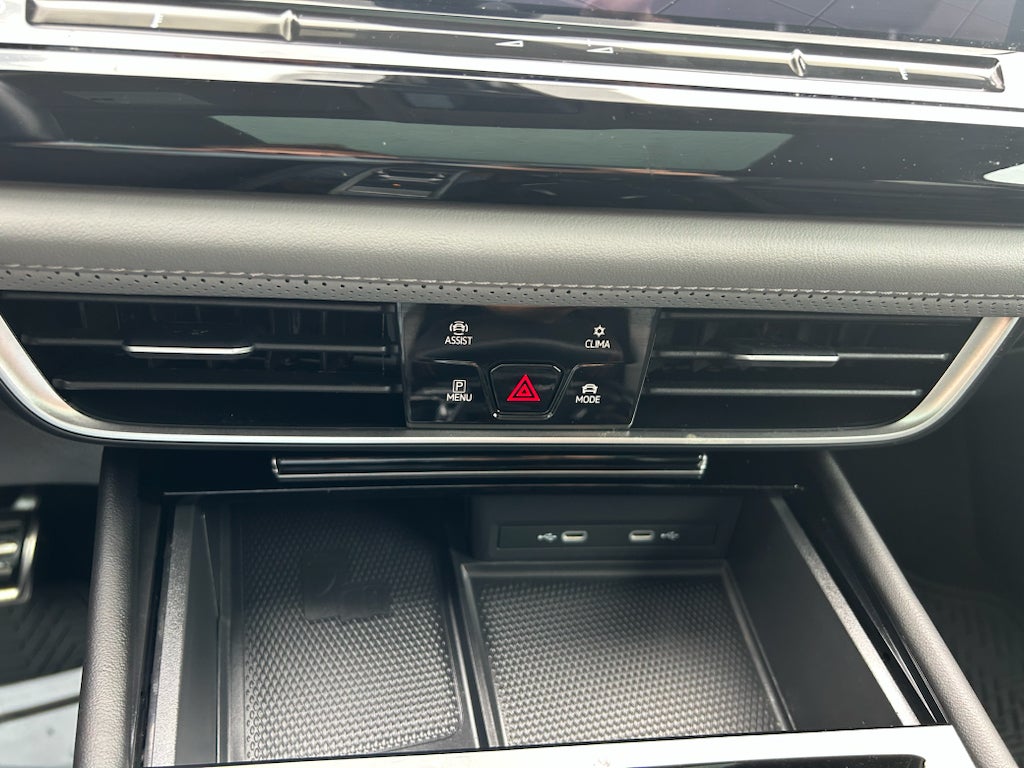 2024 Volkswagen Atlas 2.0T Peak Edition SEL
