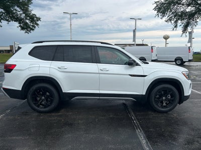 2024 Volkswagen Atlas 2.0T Peak Edition SEL
