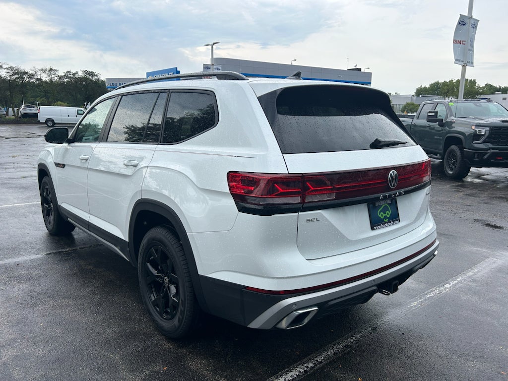 2024 Volkswagen Atlas 2.0T Peak Edition SEL