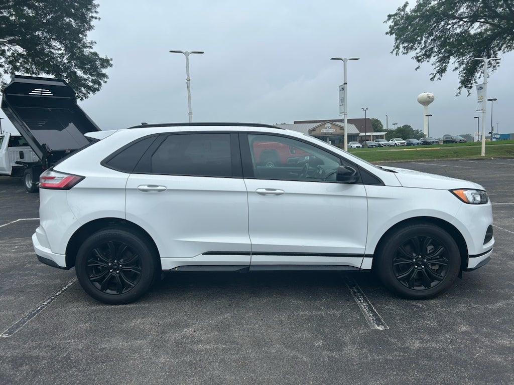 2022 Ford Edge SE