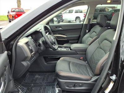 2025 Nissan Pathfinder Platinum
