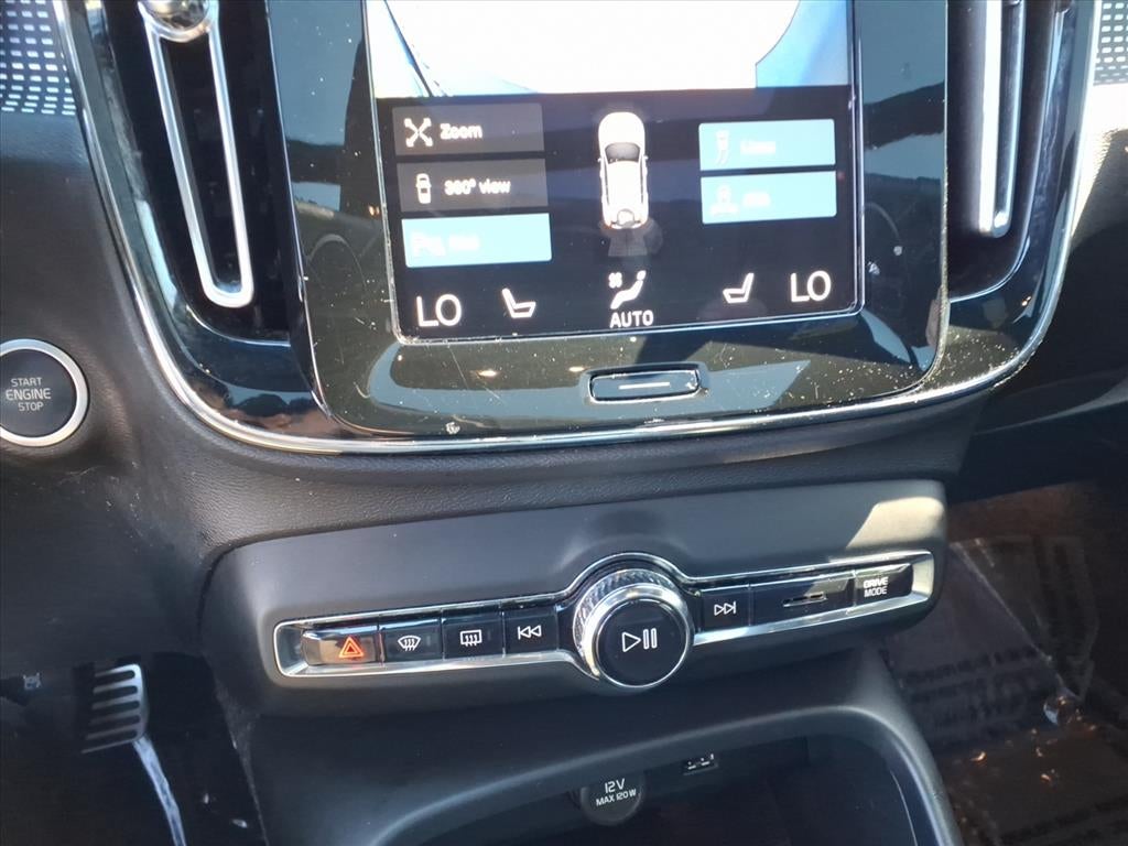 2022 Volvo XC40 R-Design