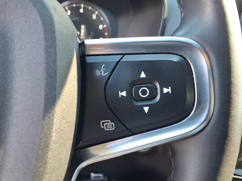 2022 Volvo XC40 R-Design