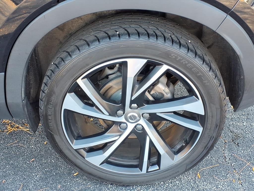 2022 Volvo XC40 R-Design