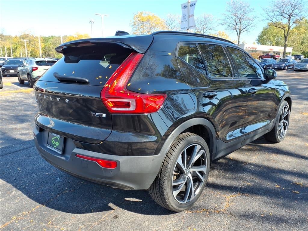 2022 Volvo XC40 R-Design