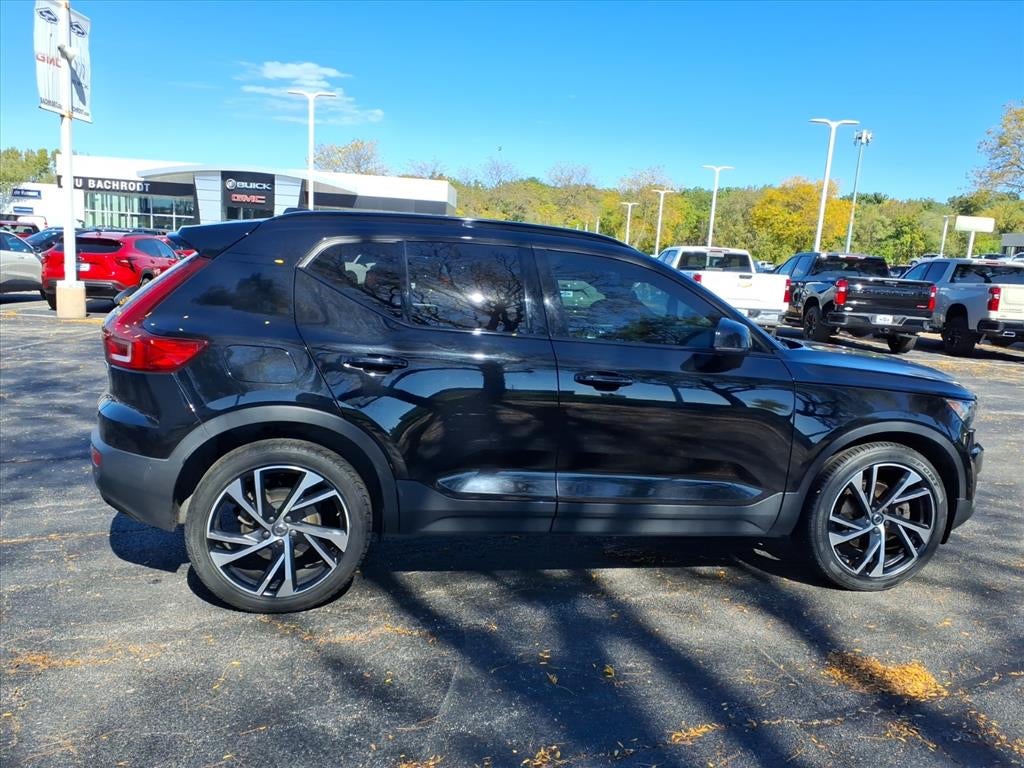 2022 Volvo XC40 R-Design