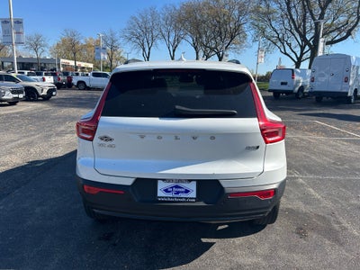 2024 Volvo XC40 Ultimate Dark Theme