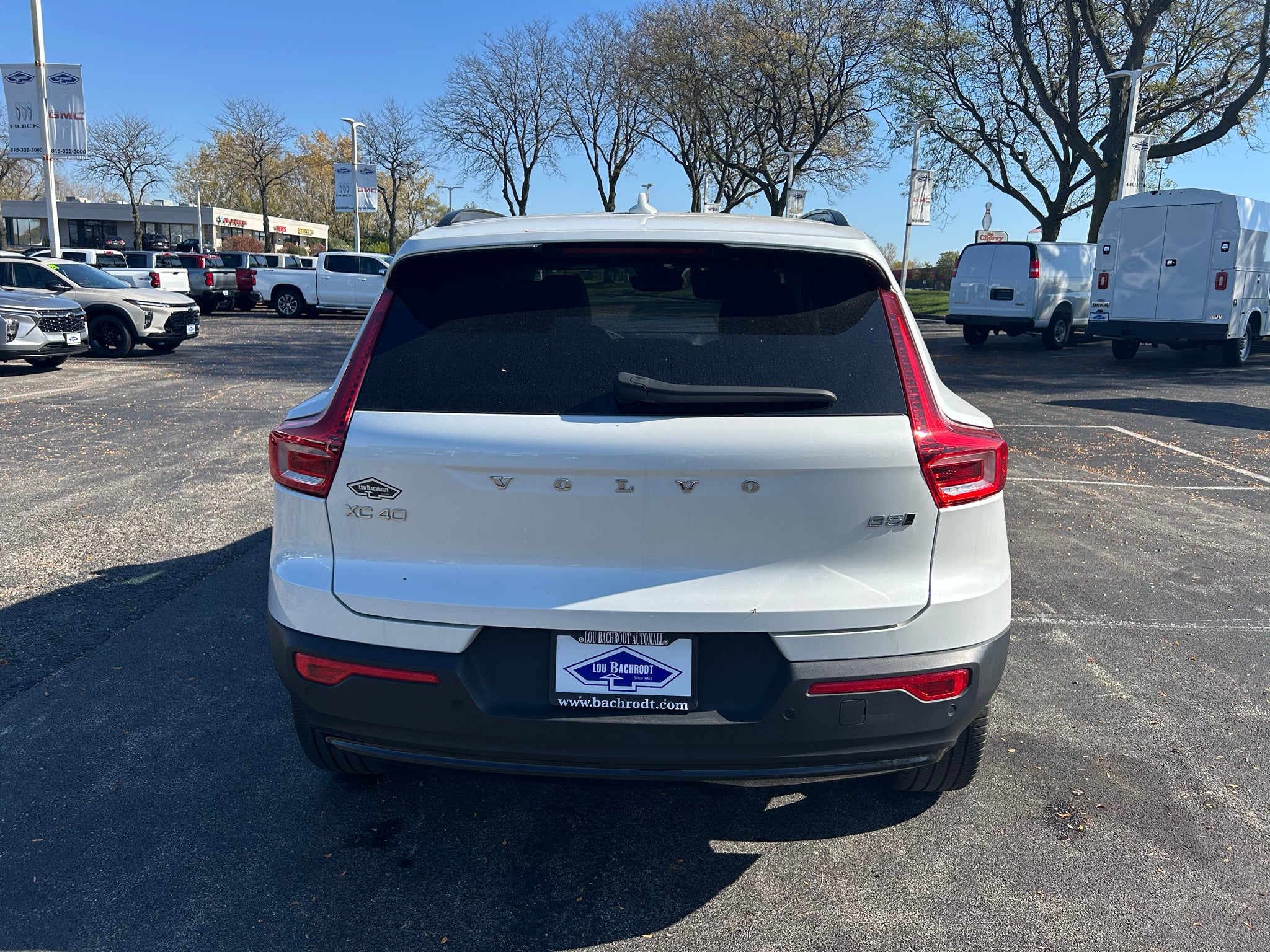 2024 Volvo XC40 Ultimate Dark Theme