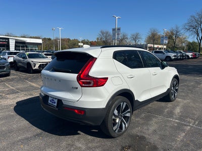 2024 Volvo XC40 Ultimate Dark Theme