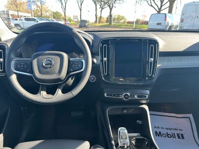 2024 Volvo XC40 Ultimate Dark Theme